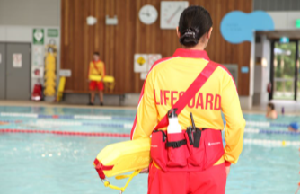 Lifeguard Classes: Building Discipline and Mastering Rescue Techniques